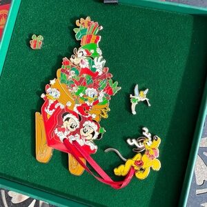 Disney Pin - Disneyland Paris Christmas Jumbo Pin - Collectible Limited Edition